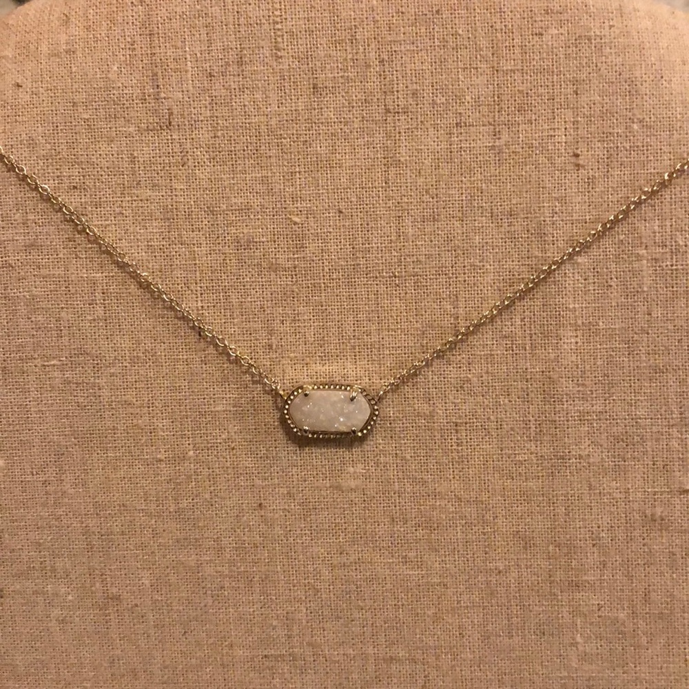 NWOT Kendra Scott pretty pendant! Never worn